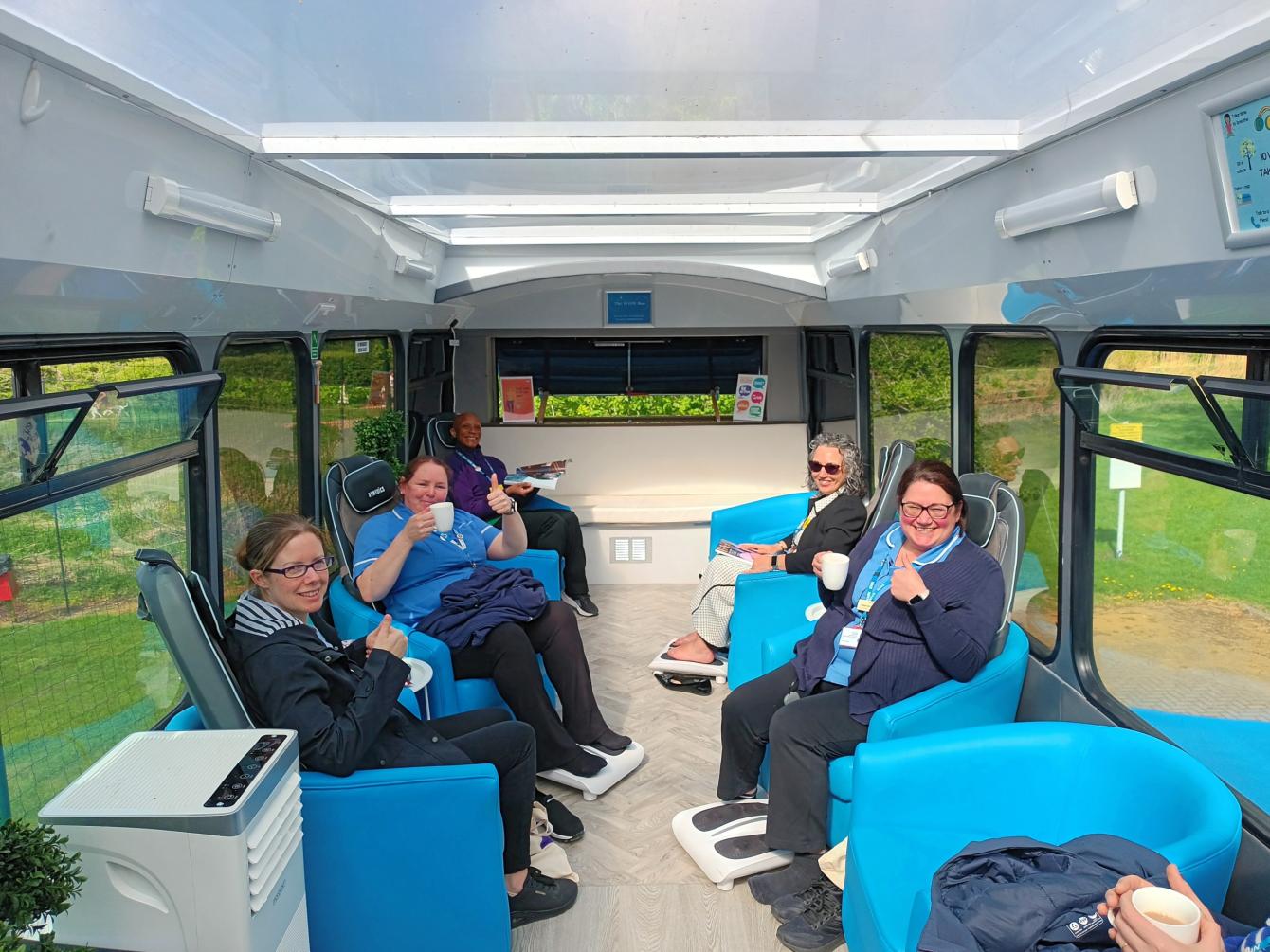 Wow Bus Mk Staff On Top Desk Massage Chairs